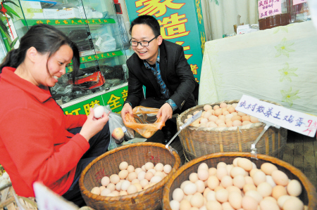 研究生命運多舛患尿毒癥 "練攤"償還30余萬醫藥費