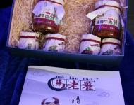 據了解，駐馬店清雅齋清真食品有限公司成立于2015年10月，是一家年輕的食品加工企業。公司位于駐馬店裝備產業集聚區，占地約2000平方米，擁有先進的標準化生產設備和大型倉庫。公司專注于清真類食品的研發和加工，其主打的“馬老饕”牌清真牛肉醬和牛肉條，以我市豐富的夏南牛資源為原料基地，以獨特配方和加工工藝制成，填補了我市該類食品加工業的空白。