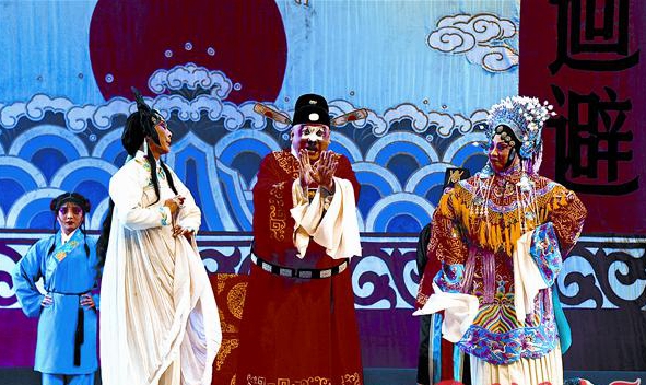 傳統古裝戲《唐知縣審誥命》在駐馬店上演