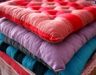 上蔡縣手織老粗布歷史悠久，在汲取傳統的粗布文化精髓的基礎上開發出既保持傳統粗布厚重拙樸的原始風格，又帶有現代時尚氣息的老粗布工藝新品種，使這一民間傳統工藝得到了繼承與發展。