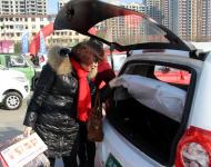 新能源電動車成為消費者的新寵，慢慢走近千家萬戶。