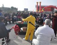 現場觀眾認真聽藝人演唱