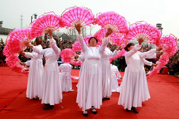 鄉村健身舞在美麗鄉村西平蘆廟村綻放