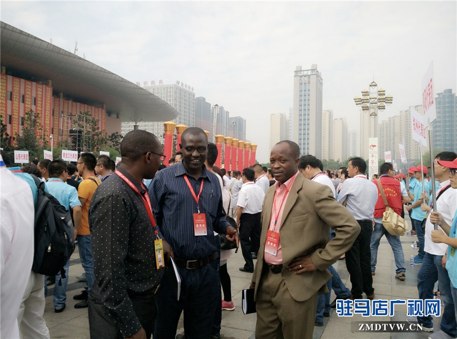 9月6日至8日，第十九屆中國農(nóng)產(chǎn)品加工業(yè)投資貿(mào)易洽談會在駐馬店舉行。圖片拍攝：蘇莎