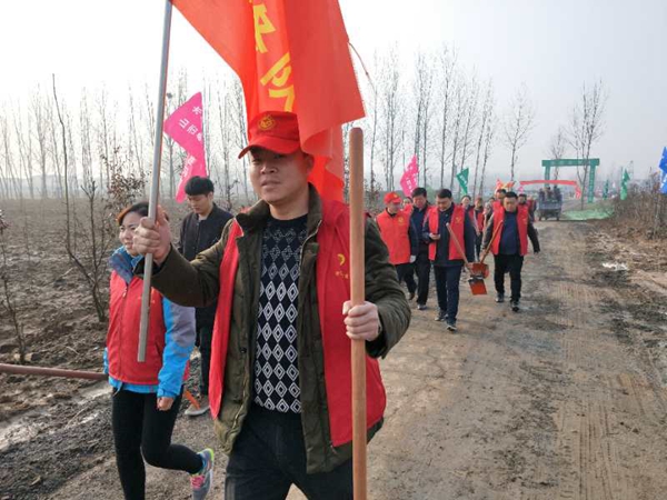 駐馬店經(jīng)濟開發(fā)區(qū)義務植樹掀起“創(chuàng)森”熱潮