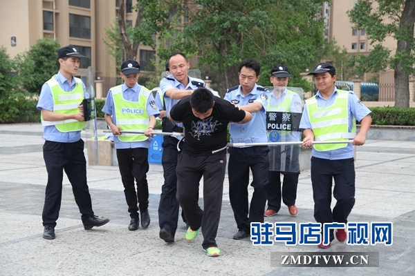 平輿縣公安局開展反暴恐應急處置實戰演練