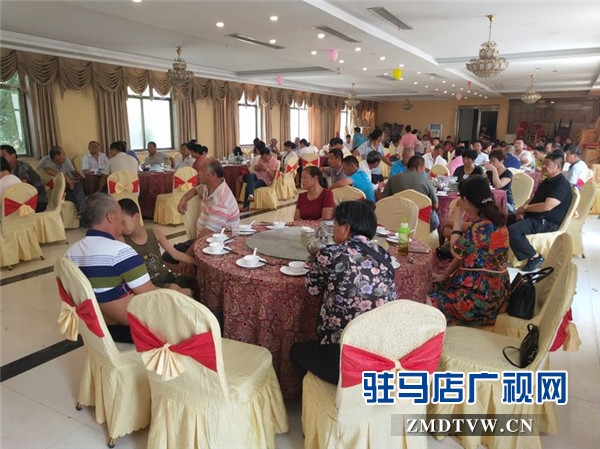 湖北施沃特肥業(yè)2018年秋季產(chǎn)品確山推介會(huì)現(xiàn)場訂貨近千噸