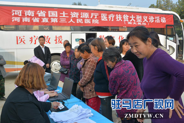 上蔡南大吳社區300多名居民搭上“節日健康大巴”