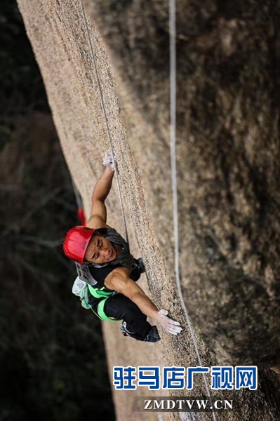 駐馬店：百名&ldquo;蜘蛛人&rdquo;挑戰(zhàn)嵖岈絕壁