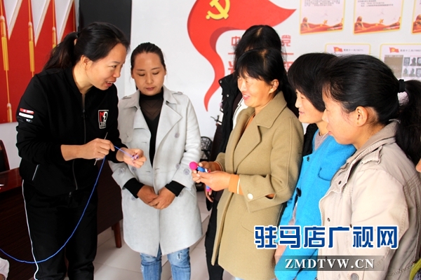 “余氏鉤編”創始人到汝南縣舉行免費手工編織技術培訓課