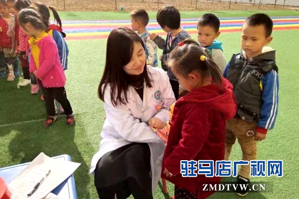 泌陽:健康扶貧義診活動從幼兒開始