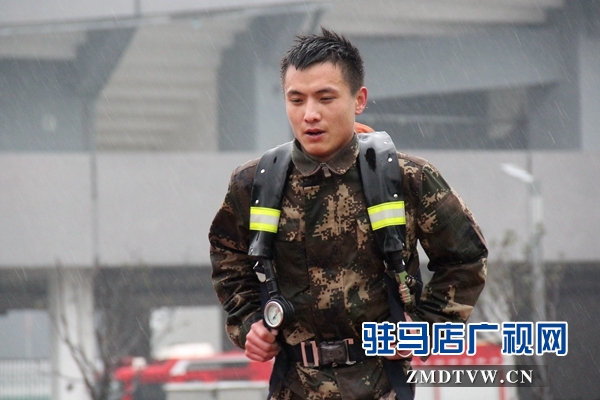 駐馬店市消防指戰員守望春節保平安