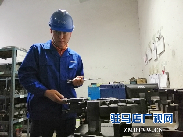 李巖:平凡崗位做不凡業績