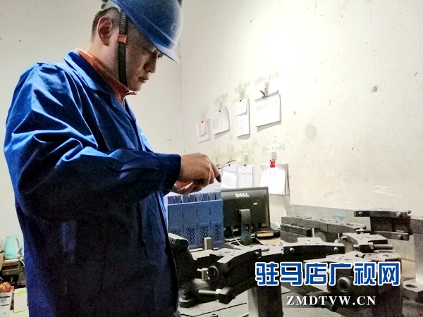 李巖:平凡崗位做不凡業績