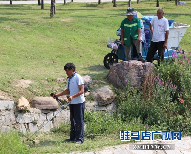 烈日?qǐng)?jiān)守崗位&mdash;&mdash;高溫下的工作者