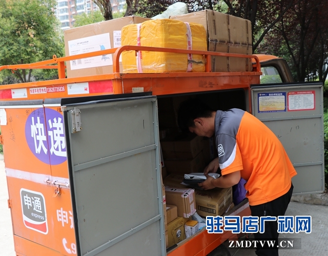 烈日?qǐng)?jiān)守崗位&mdash;&mdash;高溫下的工作者