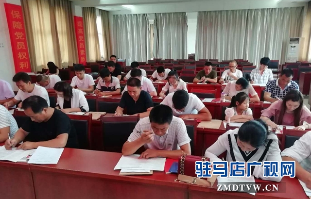 汝南縣三橋鎮(zhèn)對入黨積極分子進行培訓(xùn)