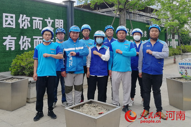 湯陰3位快遞小哥火了 網友:河南小伙好樣的