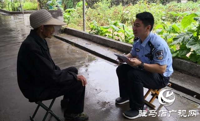 遂平縣公安局風景區派出所民警為敬老院送關懷