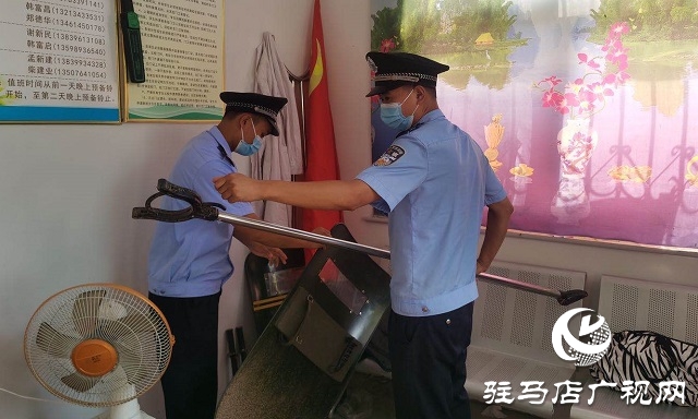 遂平縣公安局嵖岈山派出所對轄區中小學校開展安全檢查