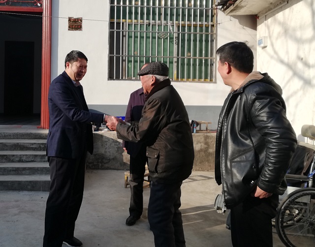 馮全敬副縣長走訪慰問老黨員、優(yōu)撫對象、困難群眾