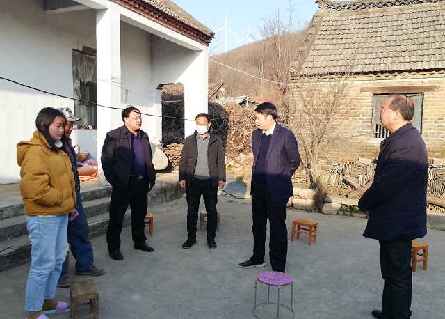 馮全敬副縣長走訪慰問老黨員、優(yōu)撫對象、困難群眾