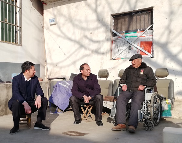 馮全敬副縣長走訪慰問老黨員、優(yōu)撫對象、困難群眾