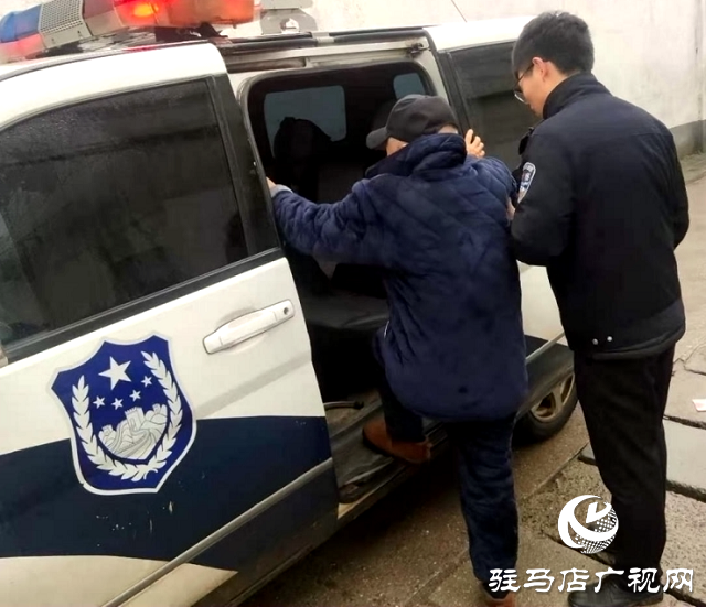 民警救助迷途老人 風雨難掩魚水情深