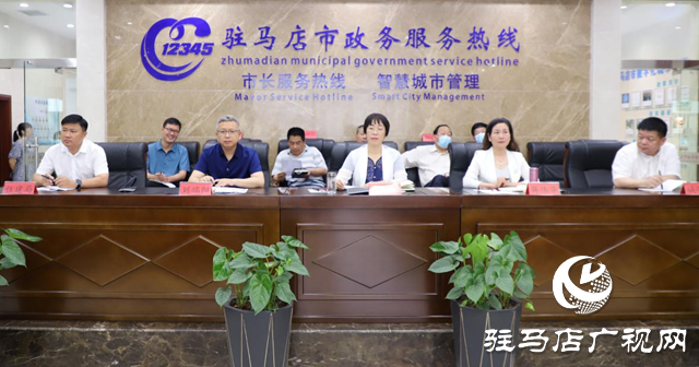 市人大代表、政協(xié)委員現(xiàn)場(chǎng)接聽(tīng)12345政務(wù)服務(wù)熱線 傾聽(tīng)民情民意