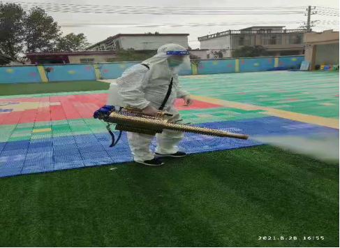 西平縣“護苗”進行時--校園義務防疫消殺 筑牢學生安全防護墻