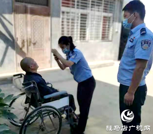 遂平縣公安局嵖岈山風景區派出所民警主動上門為殘疾人辦理身份證
