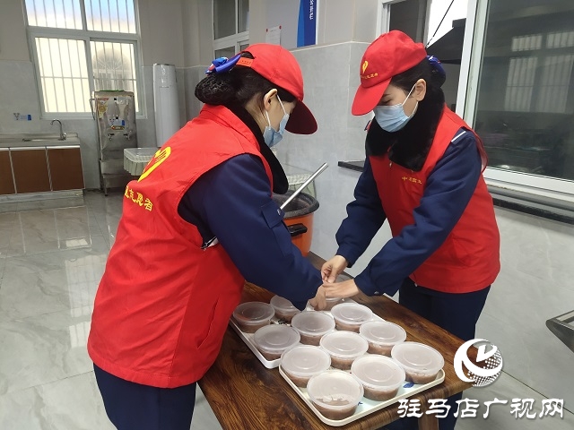 遂平縣:暖心臘八粥 情暖司乘心