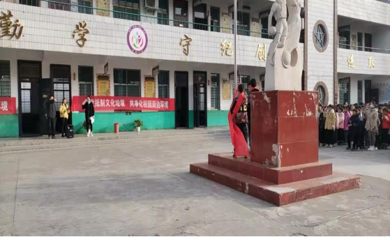 上蔡縣楊屯鄉開展“掃黃打非”進校園活動