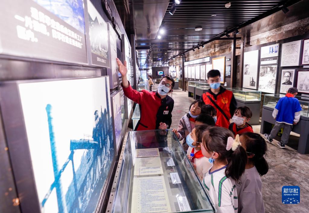 以青春之我,貢獻偉大時代——寫在慶祝中國共產主義青年團成立100周年大會召開之際