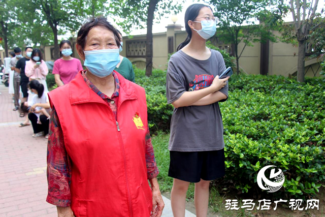 經(jīng)濟開發(fā)區(qū)金山辦事處翟莊社區(qū)黨員志愿者:積極開展疫情防控 確保居民生命安全