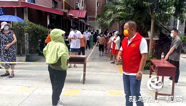 經(jīng)濟開發(fā)區(qū)金山辦事處翟莊社區(qū)黨員志愿者:積極開展疫情防控 確保居民生命安全