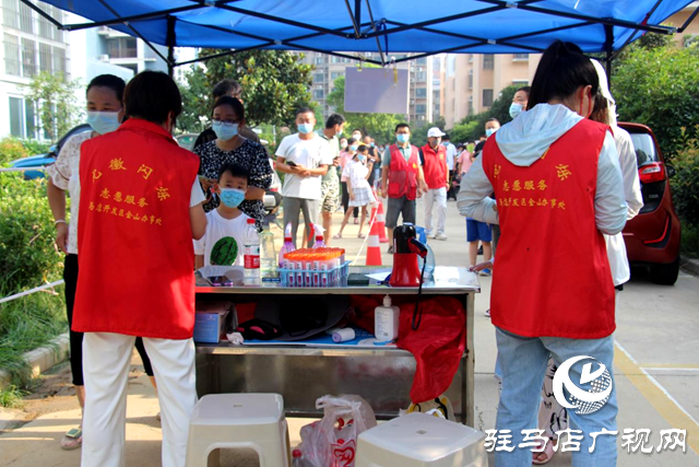 經(jīng)濟開發(fā)區(qū)金山辦事處翟莊社區(qū)黨員志愿者:積極開展疫情防控 確保居民生命安全