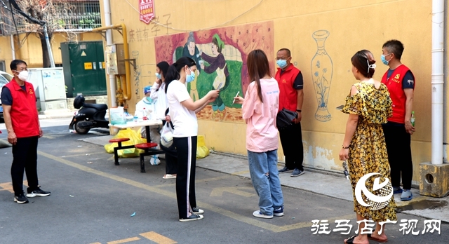 驛城區西園街道辦事處前王社區:黨員志愿者作表率 無私奉獻傳遞大愛