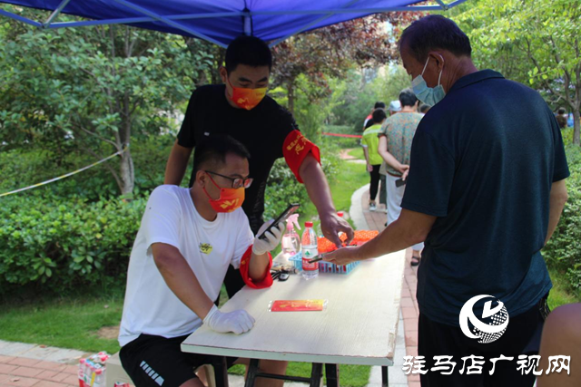 經(jīng)濟開發(fā)區(qū)金山辦事處翟莊社區(qū)黨員志愿者:積極開展疫情防控 確保居民生命安全