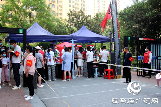 經(jīng)濟開發(fā)區(qū)金山辦事處翟莊社區(qū)黨員志愿者:積極開展疫情防控 確保居民生命安全