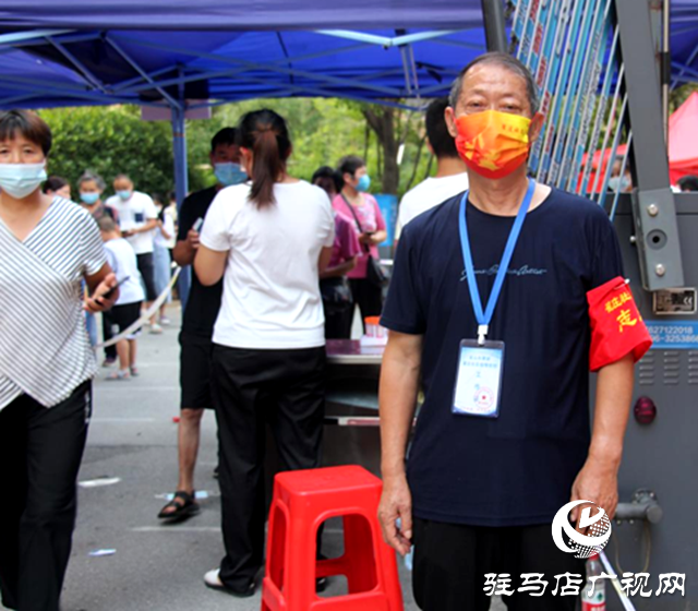 經(jīng)濟開發(fā)區(qū)金山辦事處翟莊社區(qū)黨員志愿者:積極開展疫情防控 確保居民生命安全