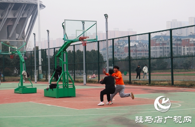 跑步、打球、 踢球…安排!駐馬店市體育場免費開放啦~