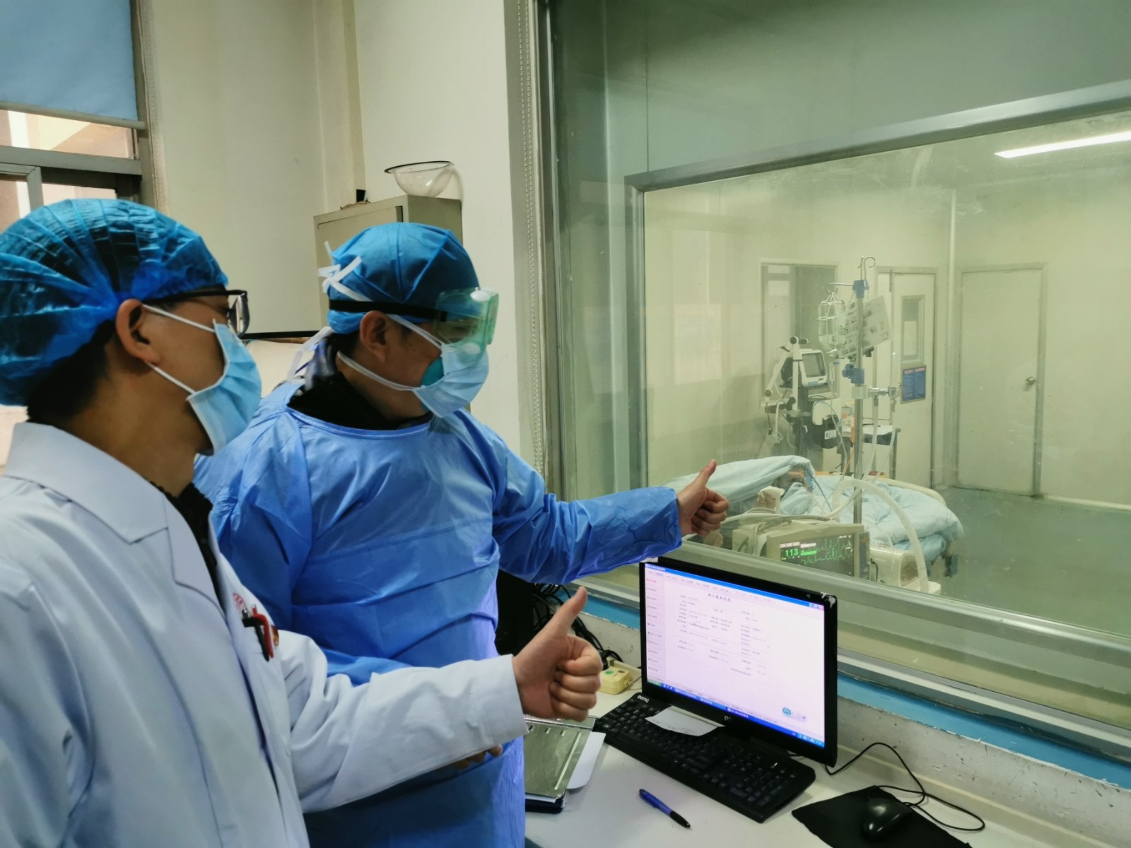 關(guān)愛(ài)你我他（她）·溫暖千萬(wàn)家丨尋醫(yī)就診熱點(diǎn)問(wèn)答：新冠感染重癥怎么防治？鄭大一附院綜合ICU主任孫同文來(lái)答疑解惑