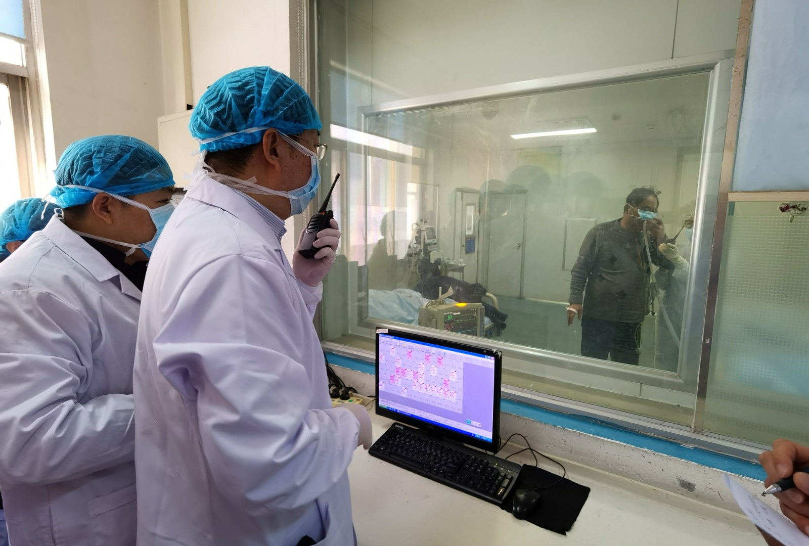 關(guān)愛(ài)你我他（她）·溫暖千萬(wàn)家丨尋醫(yī)就診熱點(diǎn)問(wèn)答：新冠感染重癥怎么防治？鄭大一附院綜合ICU主任孫同文來(lái)答疑解惑