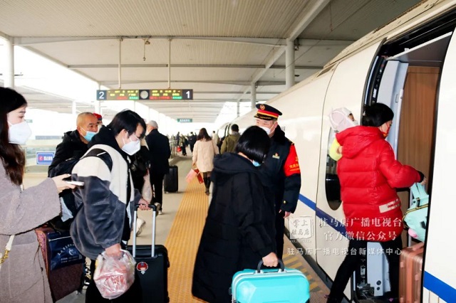 剛剛！記者在駐馬店站、駐馬店西站拍下這樣一幕…