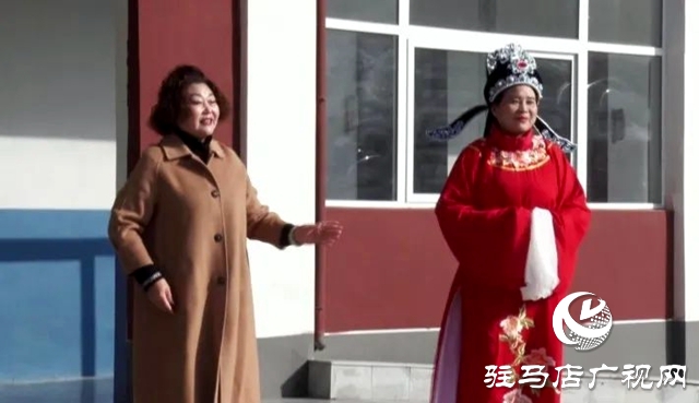 遂平縣文明辦組織開展戲曲及傳統文化進校園宣傳活動