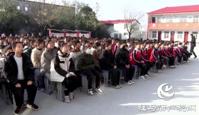 遂平縣文明辦組織開展戲曲及傳統文化進校園宣傳活動