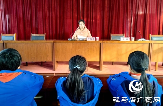 遂平縣政協領導為遂平縣第六小學師生講思政課