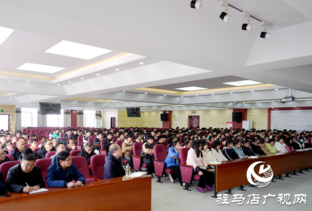 泌陽縣:朱東升走進泌陽縣第二高級中學講授思政課