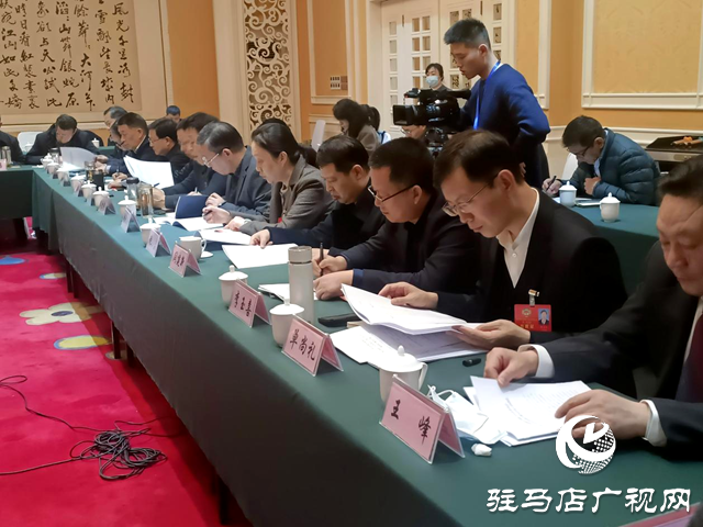 駐馬店市政協五屆二次會議召開委員組召集人會議